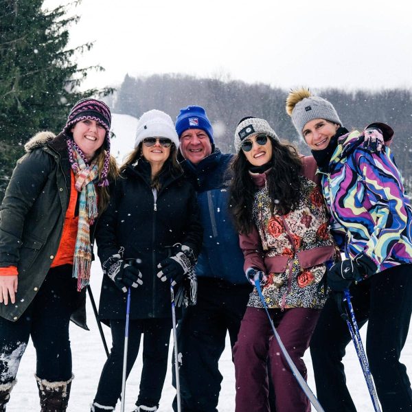 Holimont-Members-group-on-slopes