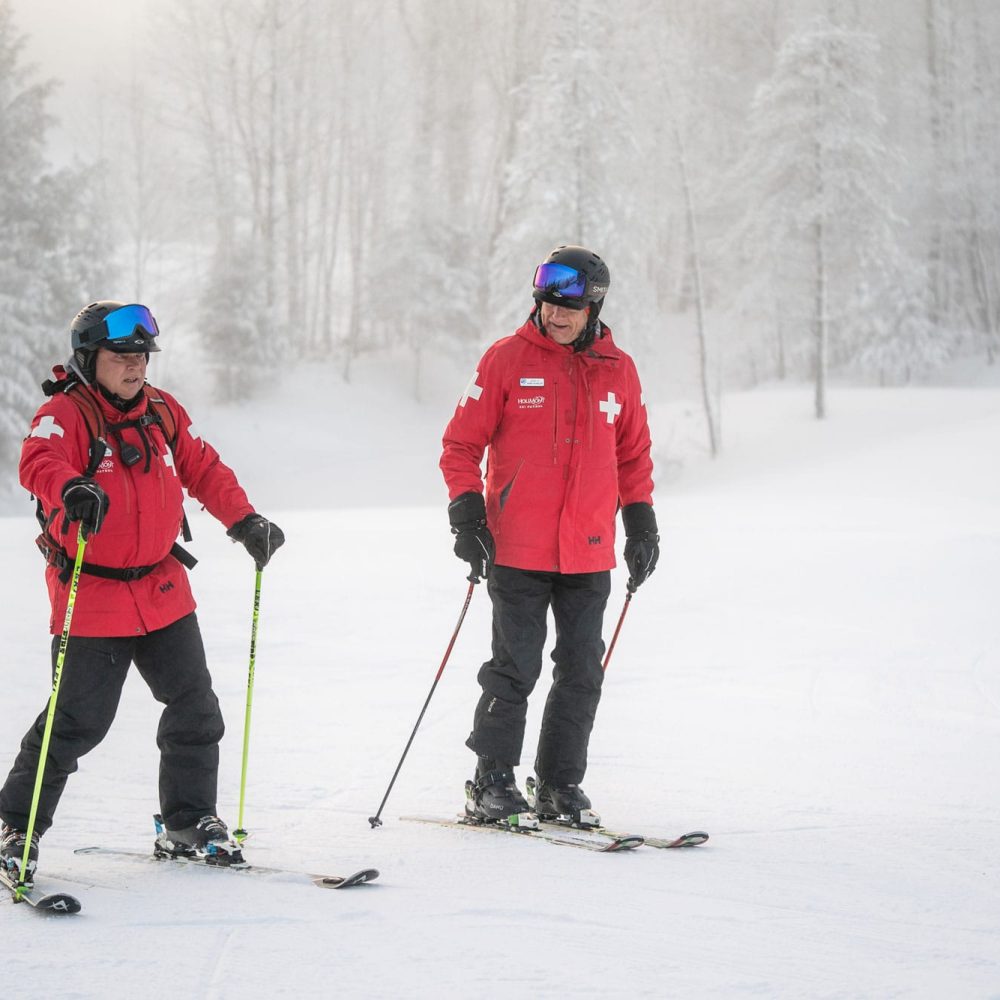 holimont-ski-patrol-2025-two-patrollers-skiing-1