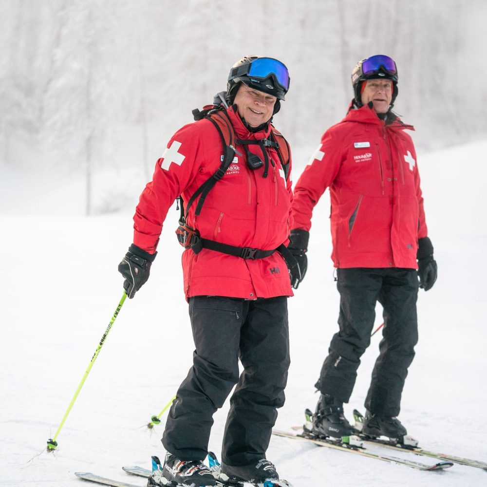 holimont-ski-patrol-2025-two-patrollers-skiing