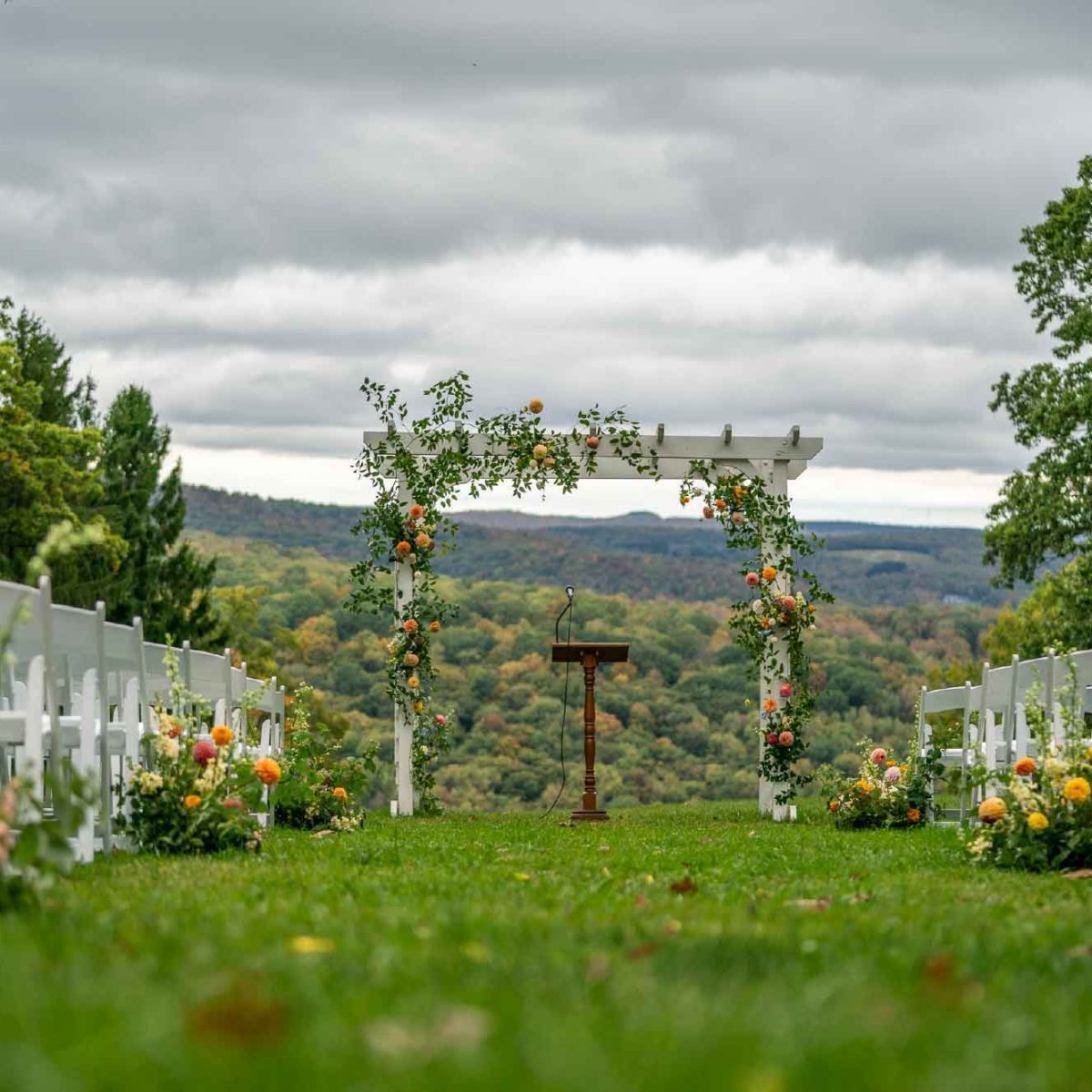 holimont-wedding-weddingarch